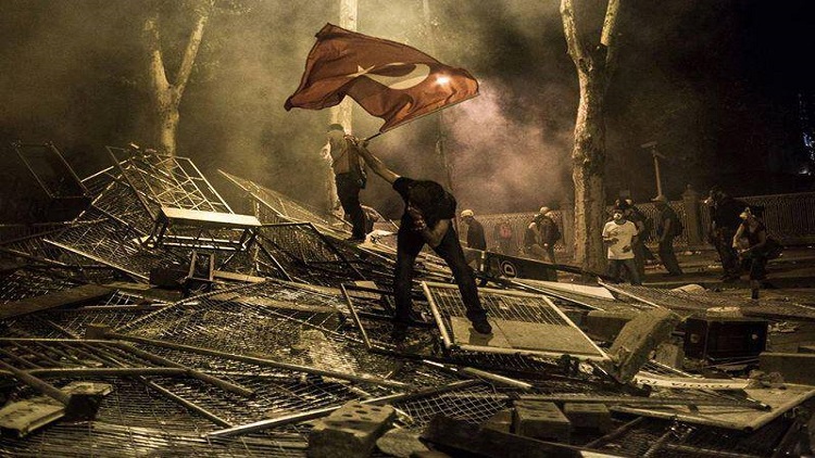 Gezi Parkı Deneyimi: Taksim Dayanışması ve Heba Edilen Direniş – Numan Bey